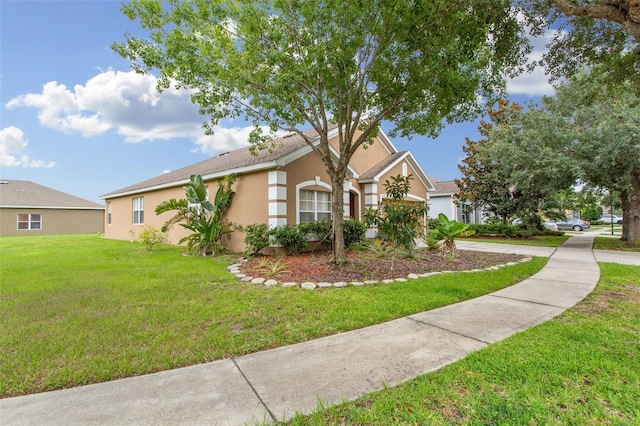 view of front of home featuring a front yard