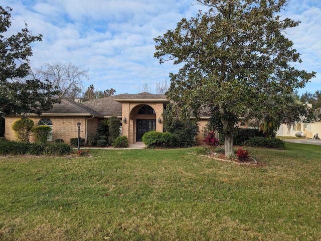 view of front of property with a front yard