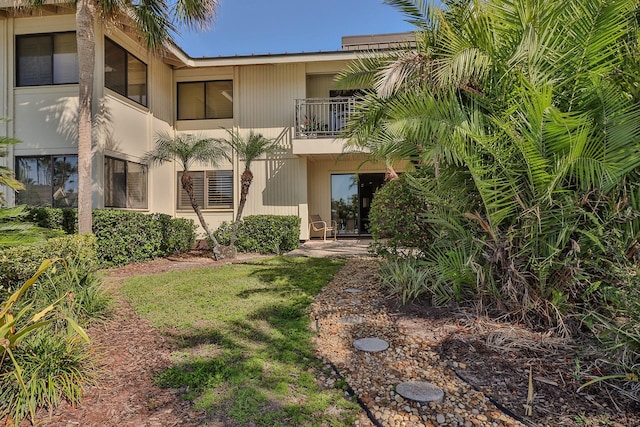 view of front of house with a balcony