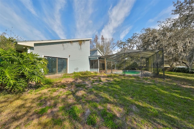 view of yard with a lanai