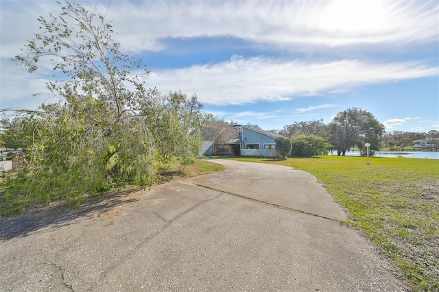 view of front of house featuring a water view and a front lawn