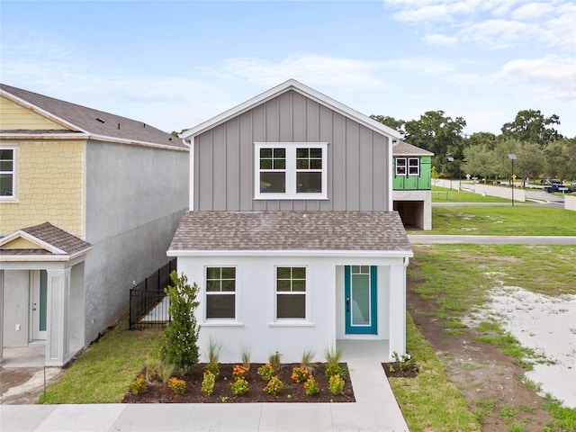 view of front of house featuring a front yard