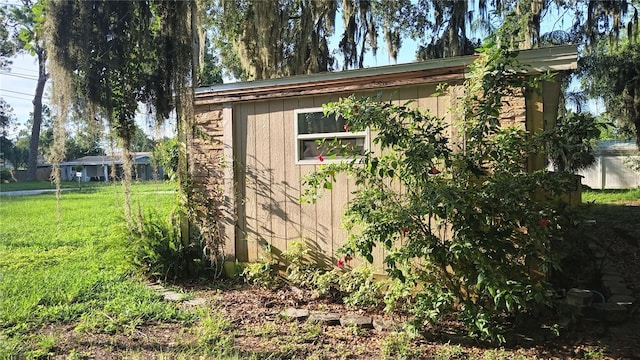 view of outdoor structure featuring a yard