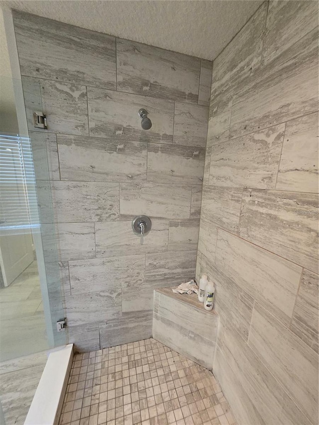 bathroom featuring a tile shower