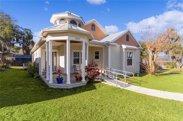 view of front of property with a front yard