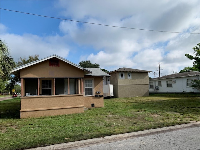 view of front of house with a front yard