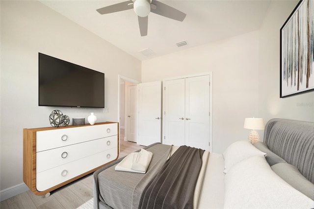 bedroom featuring light hardwood / wood-style floors, a closet, and ceiling fan