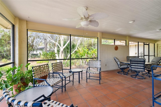 sunroom featuring ceiling fan