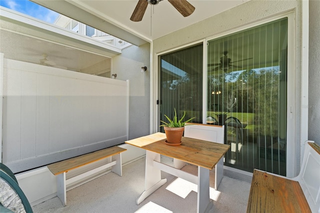 sunroom with ceiling fan