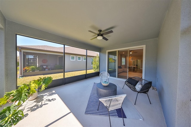 sunroom with ceiling fan