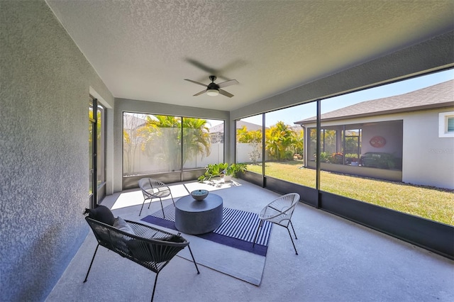 sunroom with ceiling fan