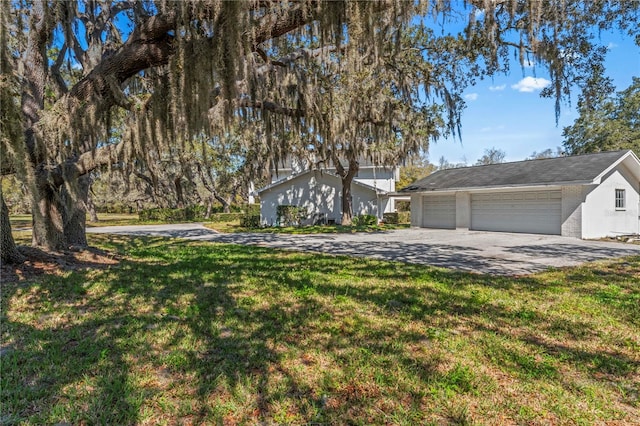 view of yard with a garage