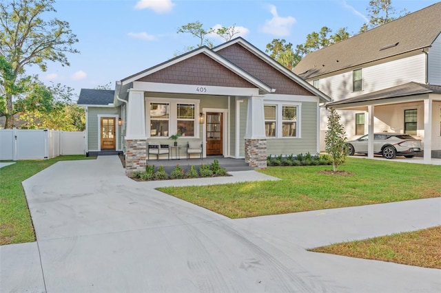 view of front of property featuring a porch and a front lawn