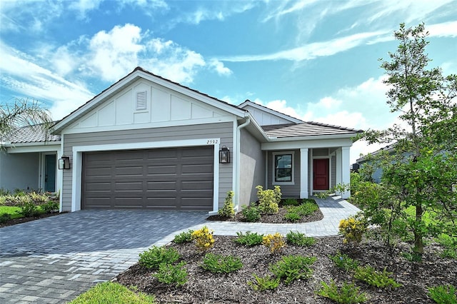 view of front facade featuring a garage