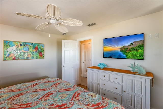 bedroom with ceiling fan