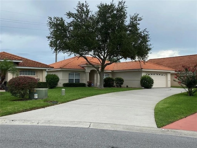 view of front of property featuring a front yard and a garage