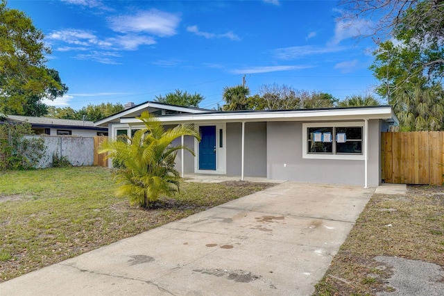 single story home featuring a front yard