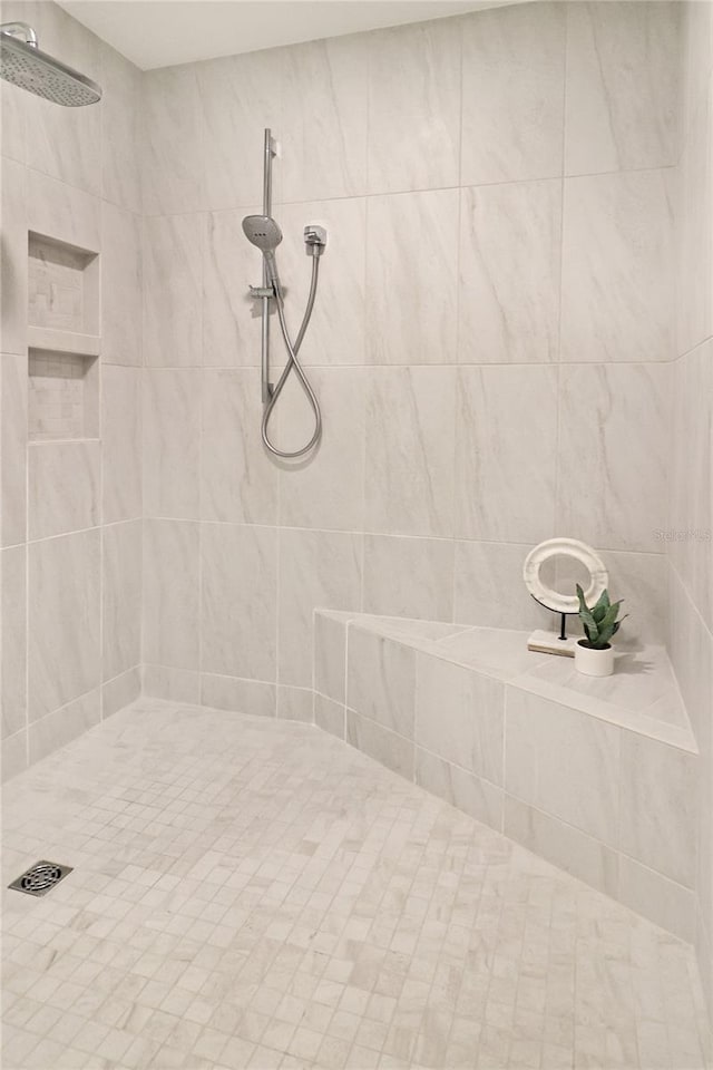 bathroom featuring tiled shower