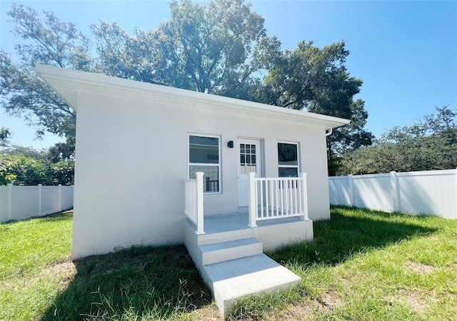 view of front of home with a front yard