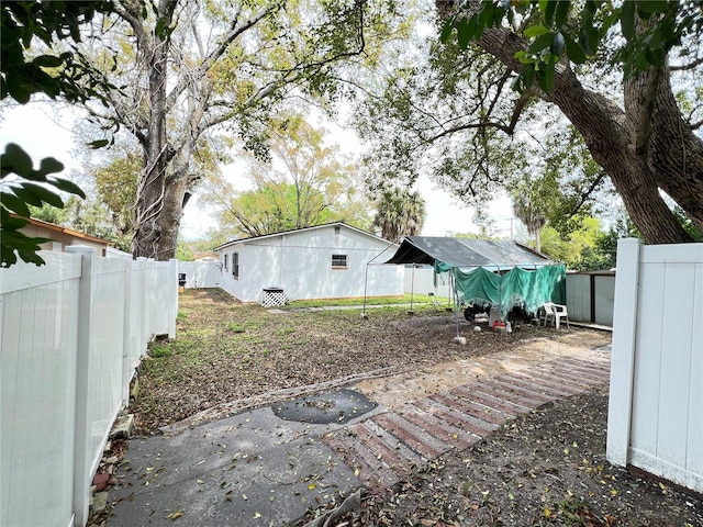 view of yard featuring a patio area