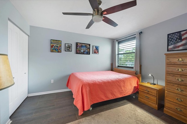 bedroom featuring ceiling fan, dark hardwood / wood-style floors, and a closet