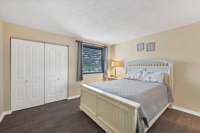 bedroom featuring a closet, dark hardwood / wood-style flooring, and a textured ceiling