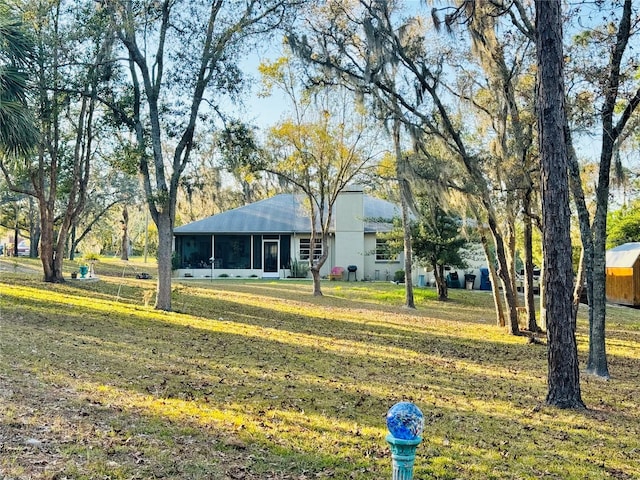 view of front facade with a front yard