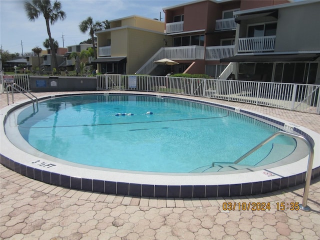 view of swimming pool