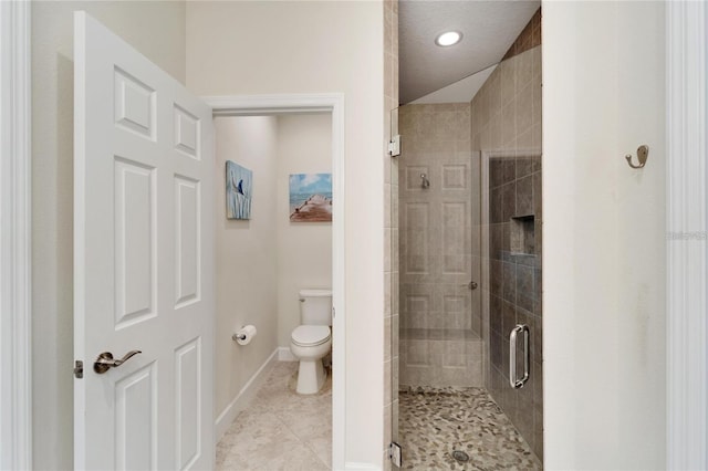 bathroom with a shower with door, tile flooring, toilet, and a textured ceiling