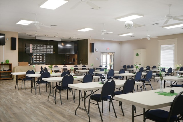 dining area featuring light wood-style flooring, visible vents, ceiling fan, and rail lighting