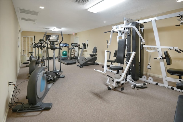 gym featuring recessed lighting, visible vents, and baseboards