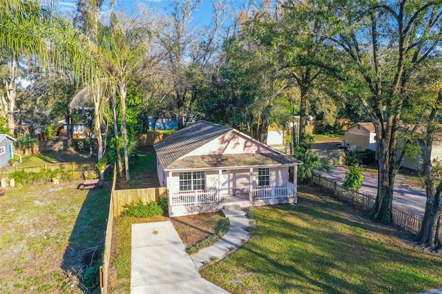 view of front of property with a front yard