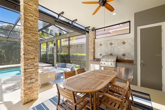 sunroom with ceiling fan