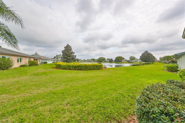 view of yard featuring a water view