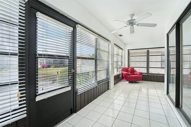 sunroom featuring ceiling fan