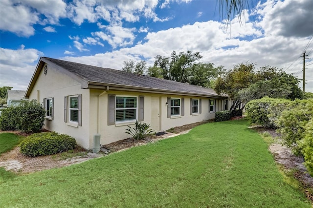 view of front of home featuring a front lawn