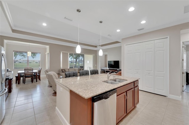 kitchen with appliances with stainless steel finishes, plenty of natural light, sink, and an island with sink