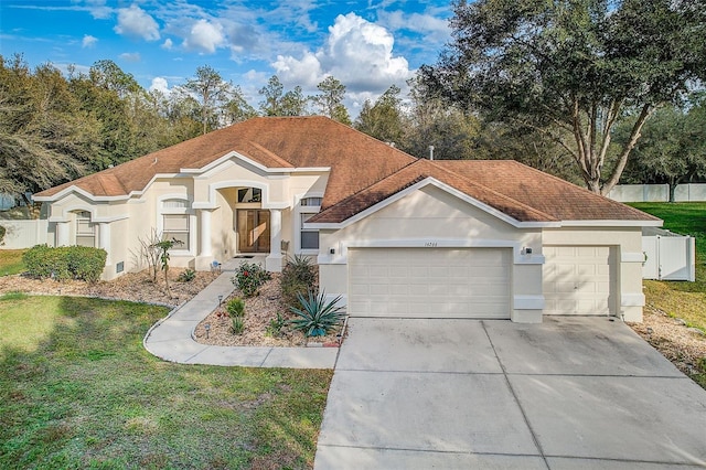 view of front facade featuring a front lawn and a garage