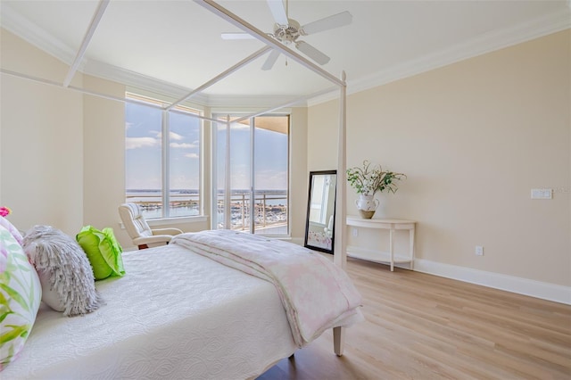 bedroom featuring crown molding, access to exterior, light hardwood / wood-style floors, and ceiling fan