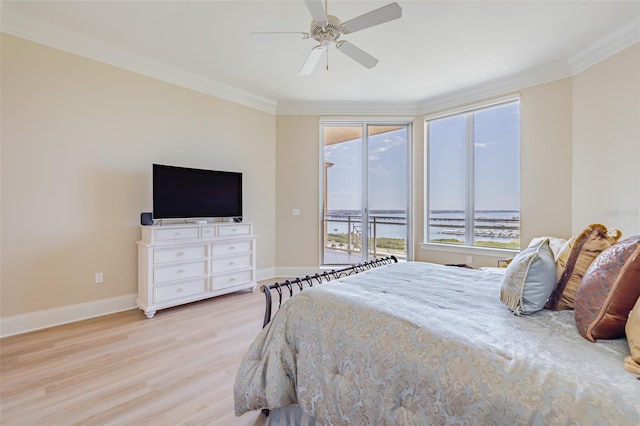 bedroom featuring light hardwood / wood-style flooring, access to exterior, crown molding, and ceiling fan