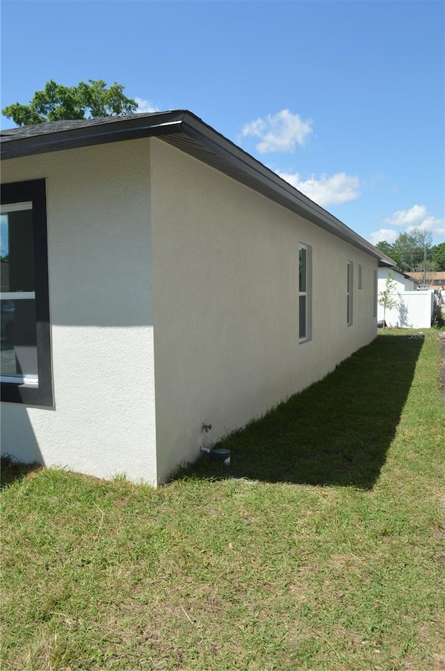 view of side of property featuring a lawn