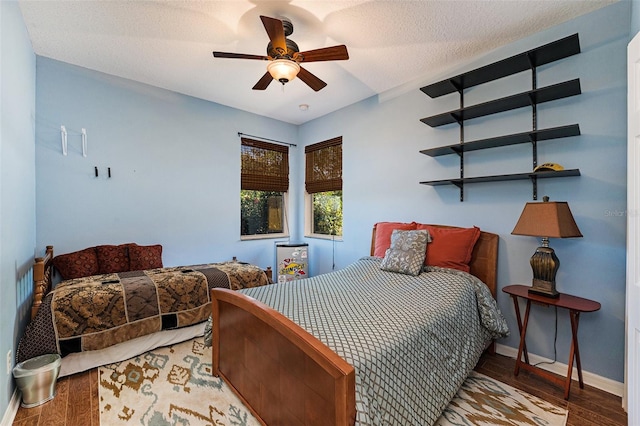 bedroom featuring a textured ceiling, ceiling fan, and light wood-type flooring