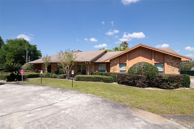 ranch-style house with a front yard