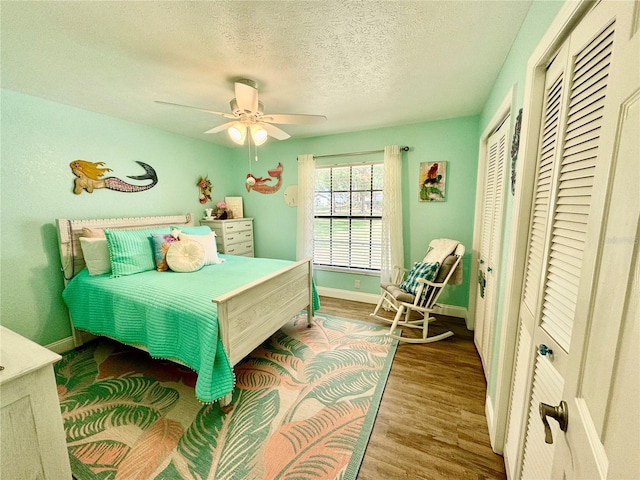 bedroom with a textured ceiling, light hardwood / wood-style floors, and ceiling fan