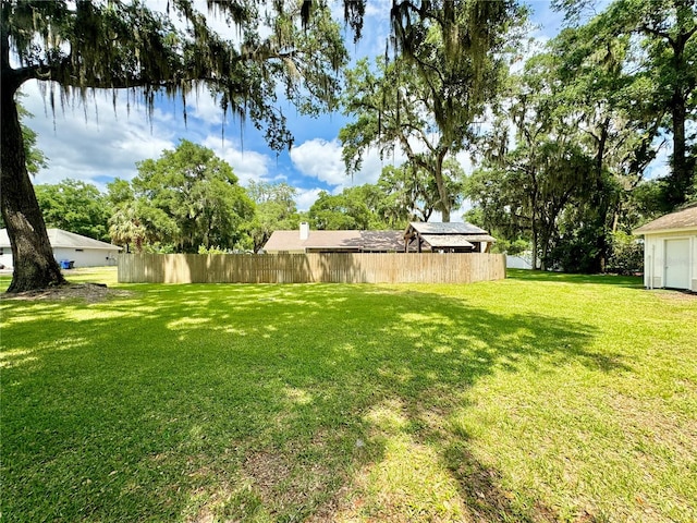 view of yard featuring a water view