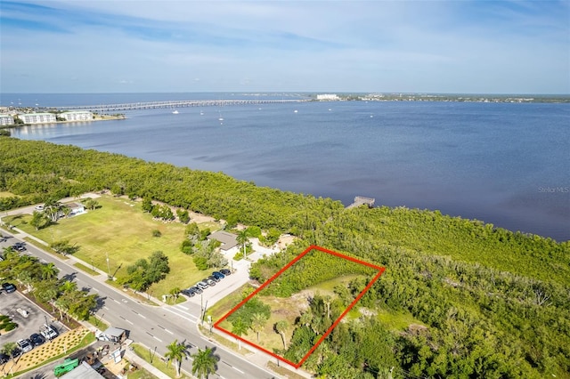 Listing photo 3 for 806 E Marion Ave, Punta Gorda FL 33950