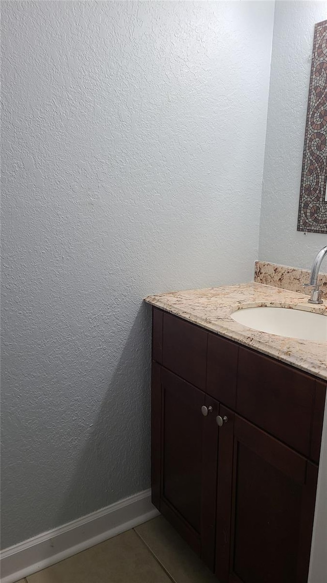 bathroom featuring large vanity