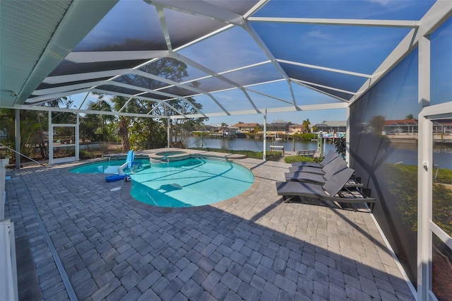 view of pool with a water view, an in ground hot tub, a patio, and a lanai