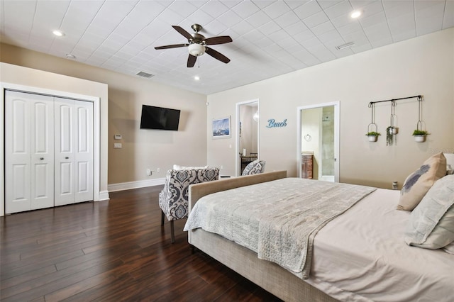 bedroom featuring a closet, ceiling fan, ensuite bathroom, and dark hardwood / wood-style floors