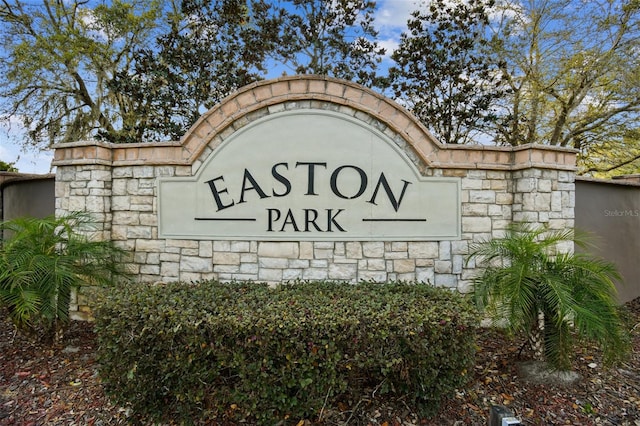 view of community / neighborhood sign